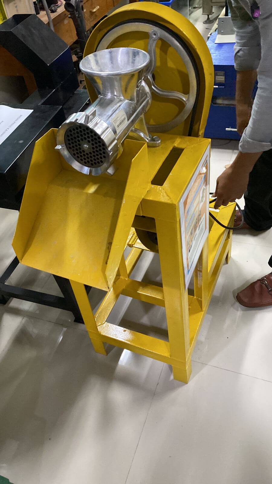 Implementasi Mesin Pembuat Pelet Pakan Ikan